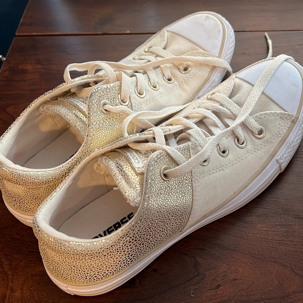 Converse low tops, gold/chrome!